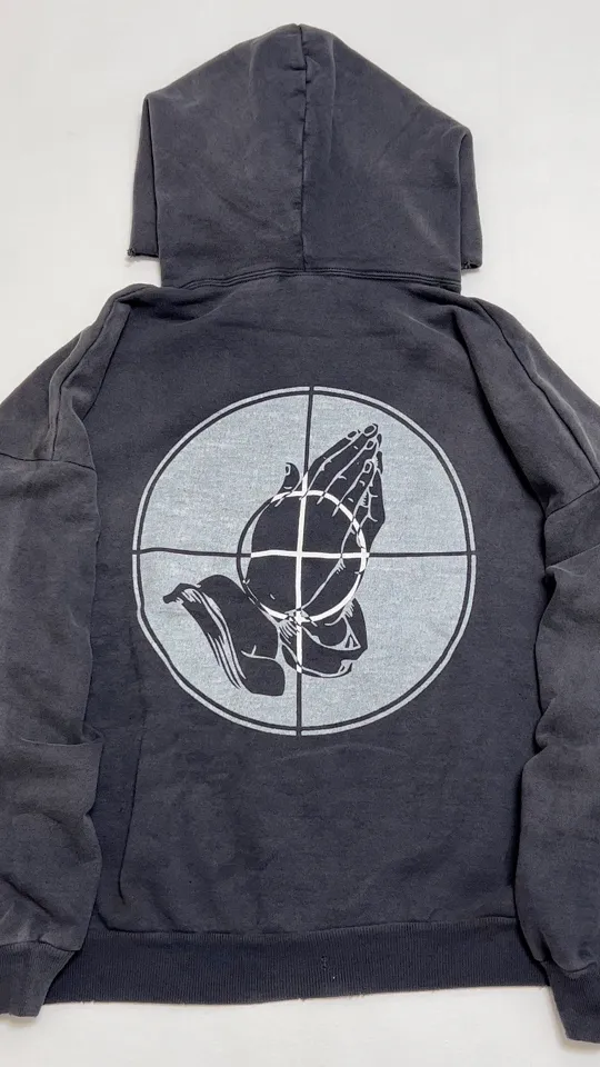 SAINT Mxxxxxx × FEAR OF GOD FG_HOODIE/SNT OF GOD/BLK FOG joint model ETERNAL praying crosshair distressed hoodie. Washed black S-XL. This season's popular super popular joint model. The original version is the same. Thin spring and summer fabrics. The upper body is comfortable. The BOXY version of the short fat wide shoulder line. Fashion darling wears it with a high-end feel. Heavy washing and water fading technology. The horse is repositioned. Excessive wear and damage graffiti treatment. Correct version FOG joint main mark/wash mark/little angel mark